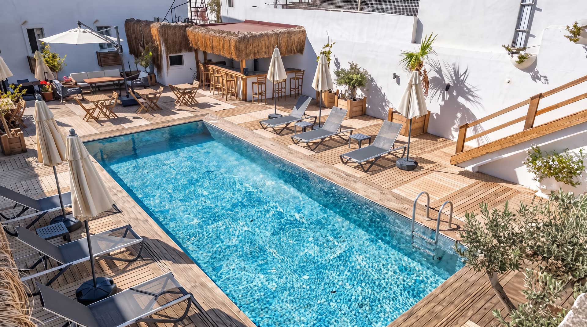 Costa Viva Hotel havuz alanı